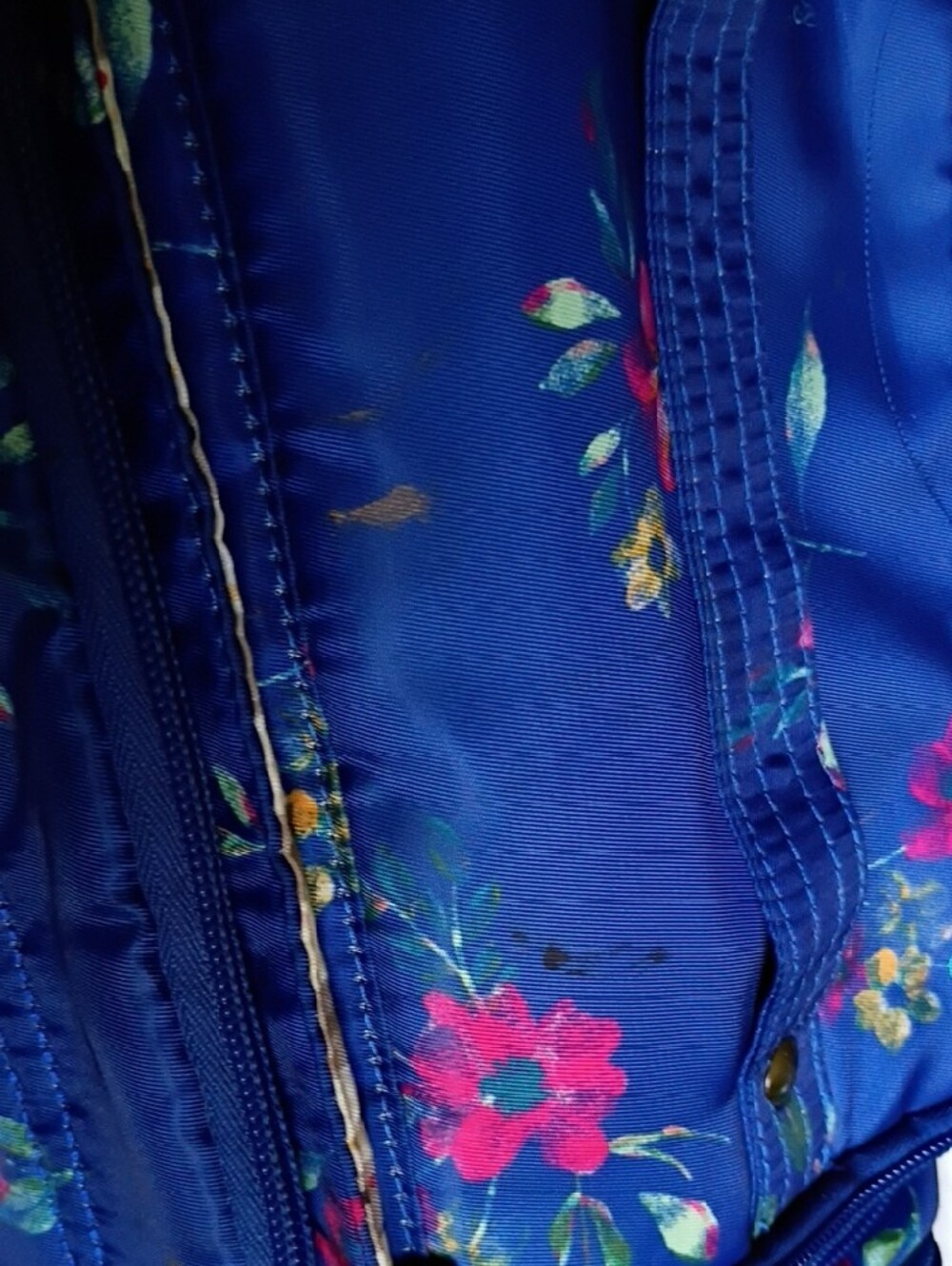 lug Blue Floral Nylon Cosmetic Travel  Bags (Set of 2) - Picture 13 of 16